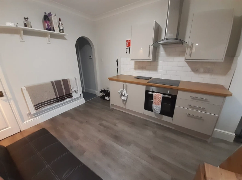 Chelmsford Street - 2 Bed - Thumbnail 4